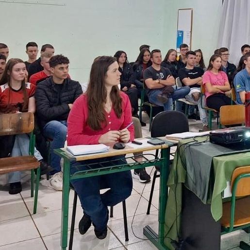 Alunos da CFR Esperança  realizam apresentação de bancas de estágio