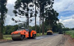 Trecho da Linha São Roque recebe pavimentação asfáltica em Guaraciaba