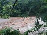 VÍDEO: Cheia do Rio Macaco Branco interrompe travessia em ponte no interior de Itapiranga