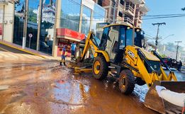 Vazamento de água causa transtornos no centro de Itapiranga