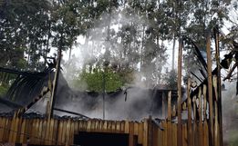 Incêndio destroi casa às margens da SC-163