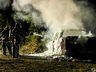 Após colidir em árvore, Amarok fica destruída pelo fogo em São Miguel do Oeste