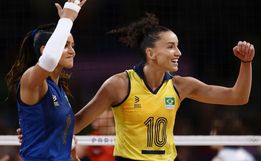 Brasil se vinga do Japão e está nas quartas no vôlei feminino