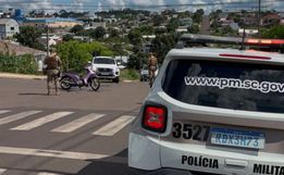 Acidente entre carro e moto deixa mulher levemente ferida em SMOeste