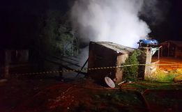 Incêndio destrói residência no interior de Campo Erê