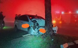Colisão em árvore deixa três pessoas levemente feridas na BR-163