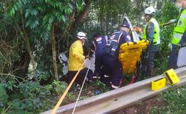 Saída de pista na SC-157 deixa dois idosos feridos