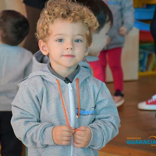 Prefeitura de Guaraciaba realiza entrega de agasalhos e uniformes na rede escolar