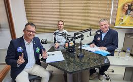 Rádio Itapiranga reúne candidatos a prefeito de Itapiranga