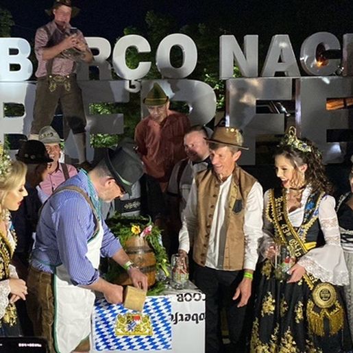 Alegria, chopp e muita música: Lª Presidente Becker abre a 43ª Oktoberfest