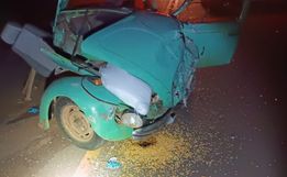 Idoso morre após colisão entre Fusca e caminhão em Anchieta