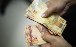 Governo já projeta salário mínimo de R$ 1.516 para 2025