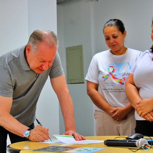 Administração Municipal assina ordens de serviço para centros de Reabilitação e de Autismo