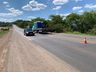 Caminhão tem problemas mecânicos, sai da pista e cai em ribanceira na BR-282