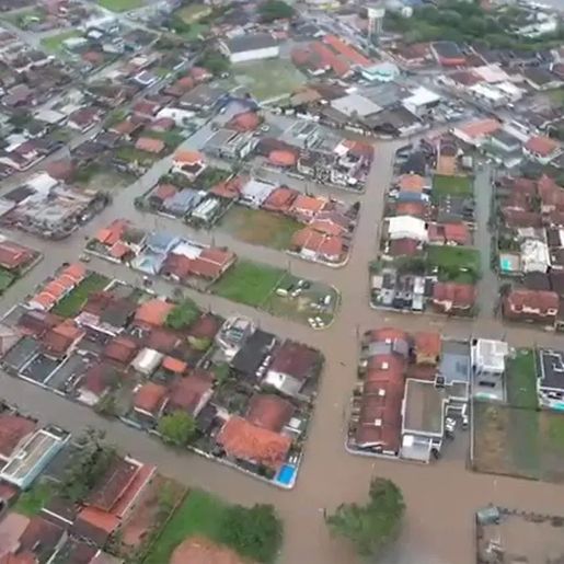 Pelo menos 32 cidades de SC são afetadas por chuvas torrenciais