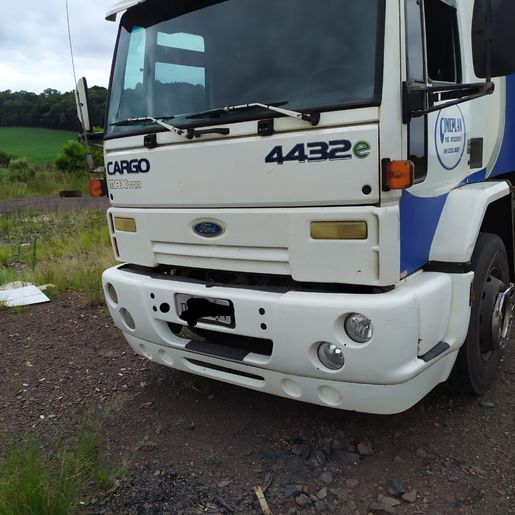 Caroneira fica ferida em colisão na BR-282