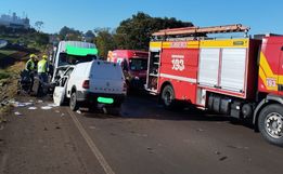Van da Saúde de Palma Sola se envolve em grave acidente na BR-282