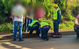 Mulher sofre fratura em acidente envolvendo carreta e moto em SMO