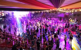 Bailões e DJ animam público na noite deste sábado na 45ª Oktoberfest
