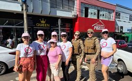 Dia Internacional da Mulher: COMDIM entrega lembranças no centro de SMOeste