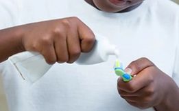 Anvisa suspende creme dental da Colgate após relatos de reações