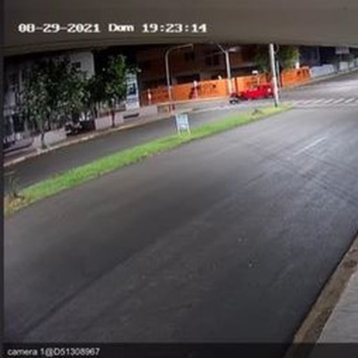 VÍDEO: Câmera flagra acidente que deixou motoboy gravemente ferido em SMOeste