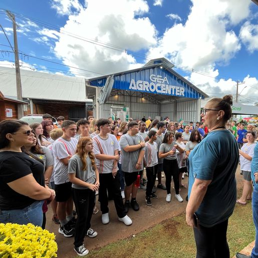 Secretaria de Educação leva alunos da rede municipal para a Faismo