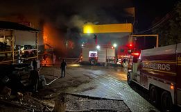 Bombeiros de Maravilha e Itapiranga ajudam no combate a incêndio em fábrica no RS 