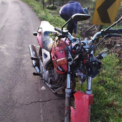 Motociclista sofre ferimentos graves em saída de pista na SC 283