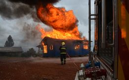 VÍDEO: Casa é destruída por incêndio em Campo Erê 