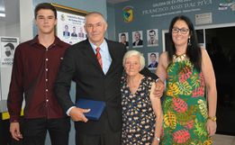Câmara faz sessão solene para entrega de placa de cidadão honorário campoerense