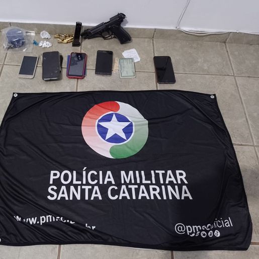 Homem é preso por tráfico de drogas e porte ilegal de arma de fogo em Riqueza