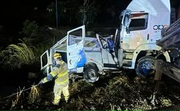 Batida entre carreta e van deixa nove mortos no norte de MG
