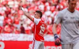 Inter bate o Grêmio no Beira-Rio e se aproxima do G-4 do Brasileirão