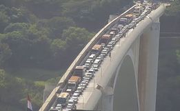 Ponte da Amizade será fechada a partir de hoje e apenas residentes entrarão no Paraguai