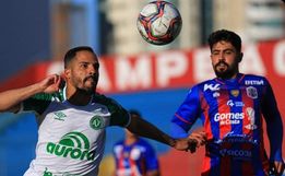 Chape Goleia Marcílio Dias no primeiro jogo das Semifinais do Catarinense