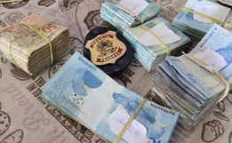 PF aprende reais, pesos e dólares de grupo contrabandista que atuava na região
