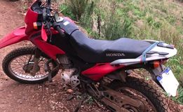 Motociclista sofre escoriações em queda no interior