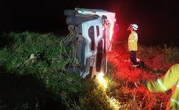 Carro do IGP de São Miguel do Oeste sai da pista na SC-305 