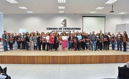 Profissionais da educação recebem homenagem da Câmara pelo Dia do Professor