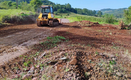 Setor de Obras projeta ampliar melhorias das estradas no interior de Iporã do Oeste