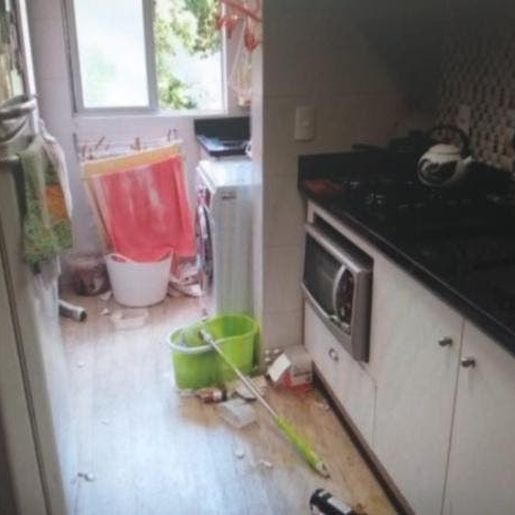 Homem tenta jogar mãe pela sacada e sufocá-la na cama em SC