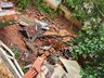 Chuva deixa cidade alagada e pessoas ilhadas na região 