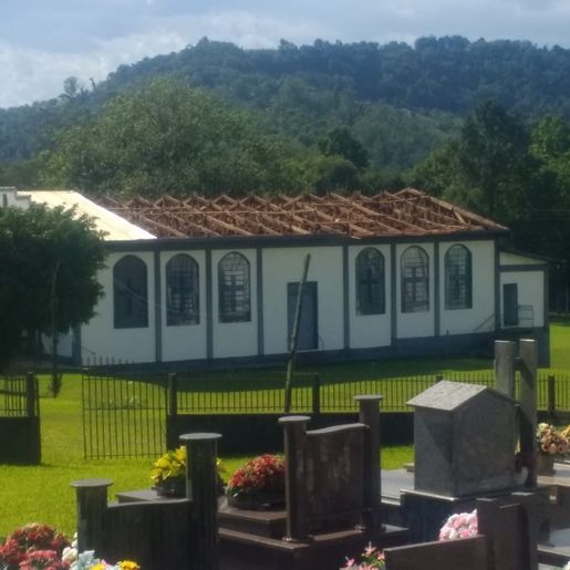 Igreja é destelhada no interior de Itapiranga