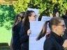 Servidores Públicos Municipais fazem protesto em frente a prefeitura