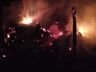 Vídeo: Suínos morrem queimados após galpão ser atingido por incêndio no interior de Mondaí