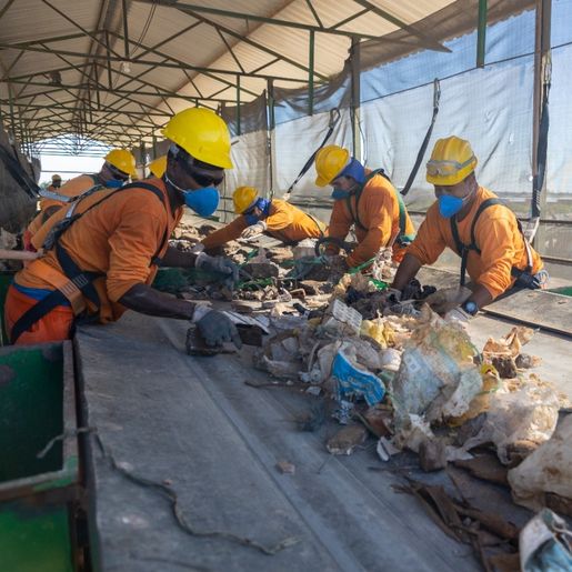 Conder discute modelo para implantar usina de reciclagem de resíduos 