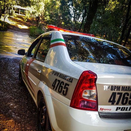 Morador tem telhado danificado por pedras no interior de São José do Cedro