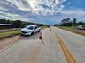 Motorista e passageiros ficam feridos em capotamento na BR-163