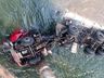 Motorista morre após caminhão cair de ponte com mais de 53m de altura no Paraná
